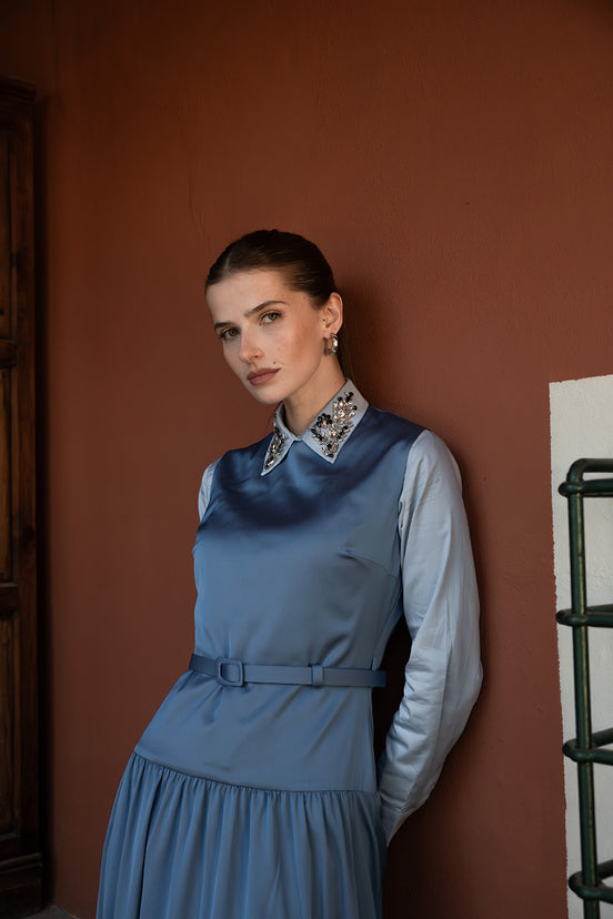 Dropped Waist Simply Gathered Dress with Narrow Waistline Belt