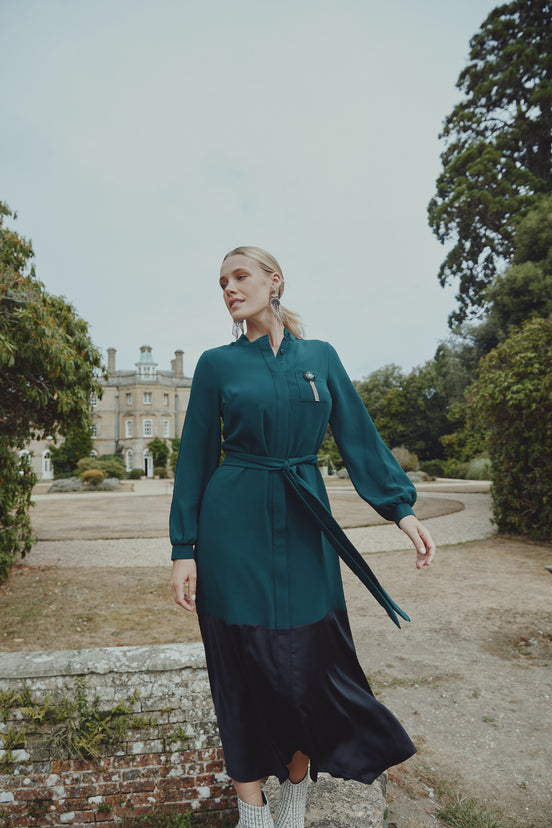 Loose Fit Belted Dress With Wide Satin Black Hem