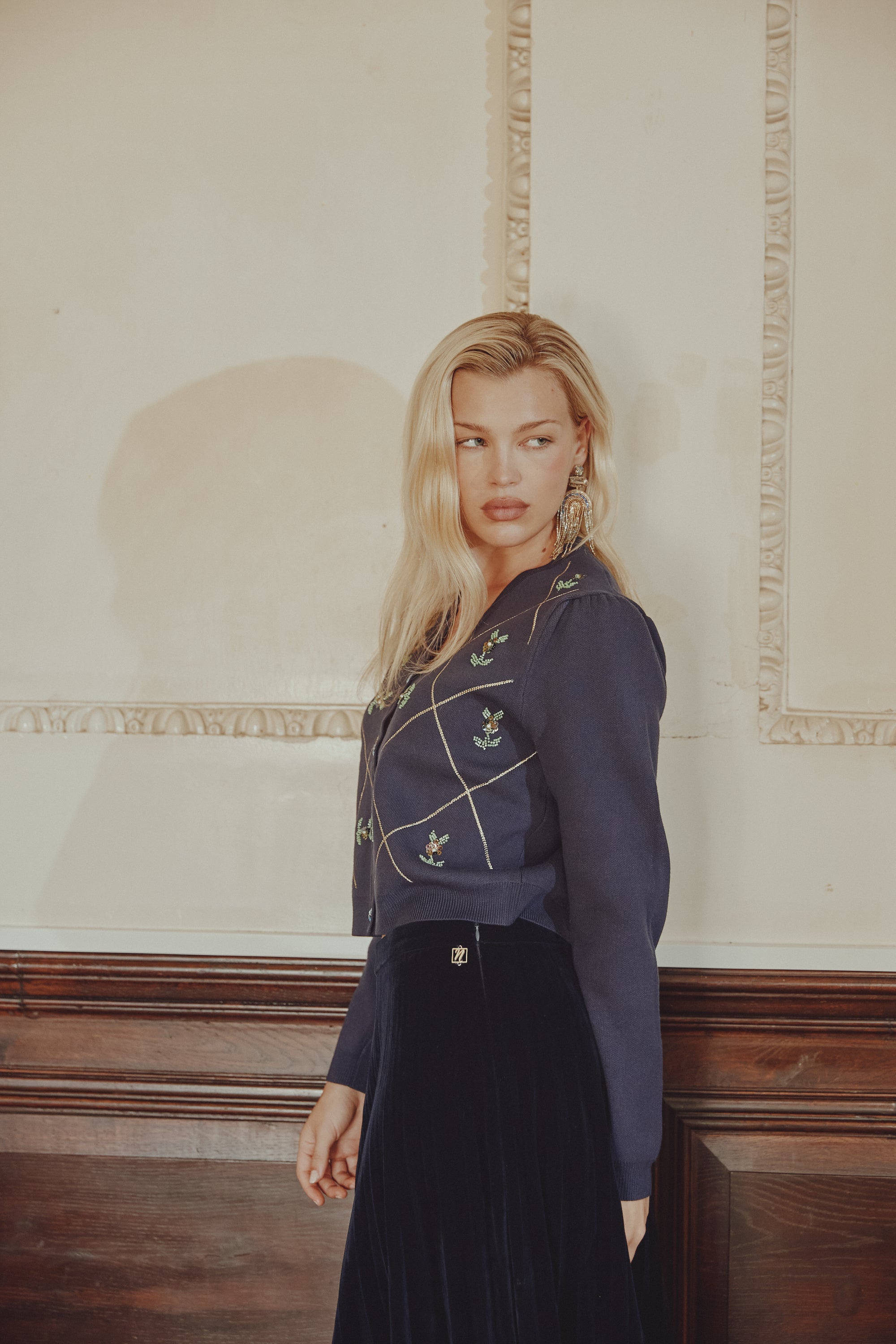 Diamond Design V-neck Cardigan with Centred Flower Details