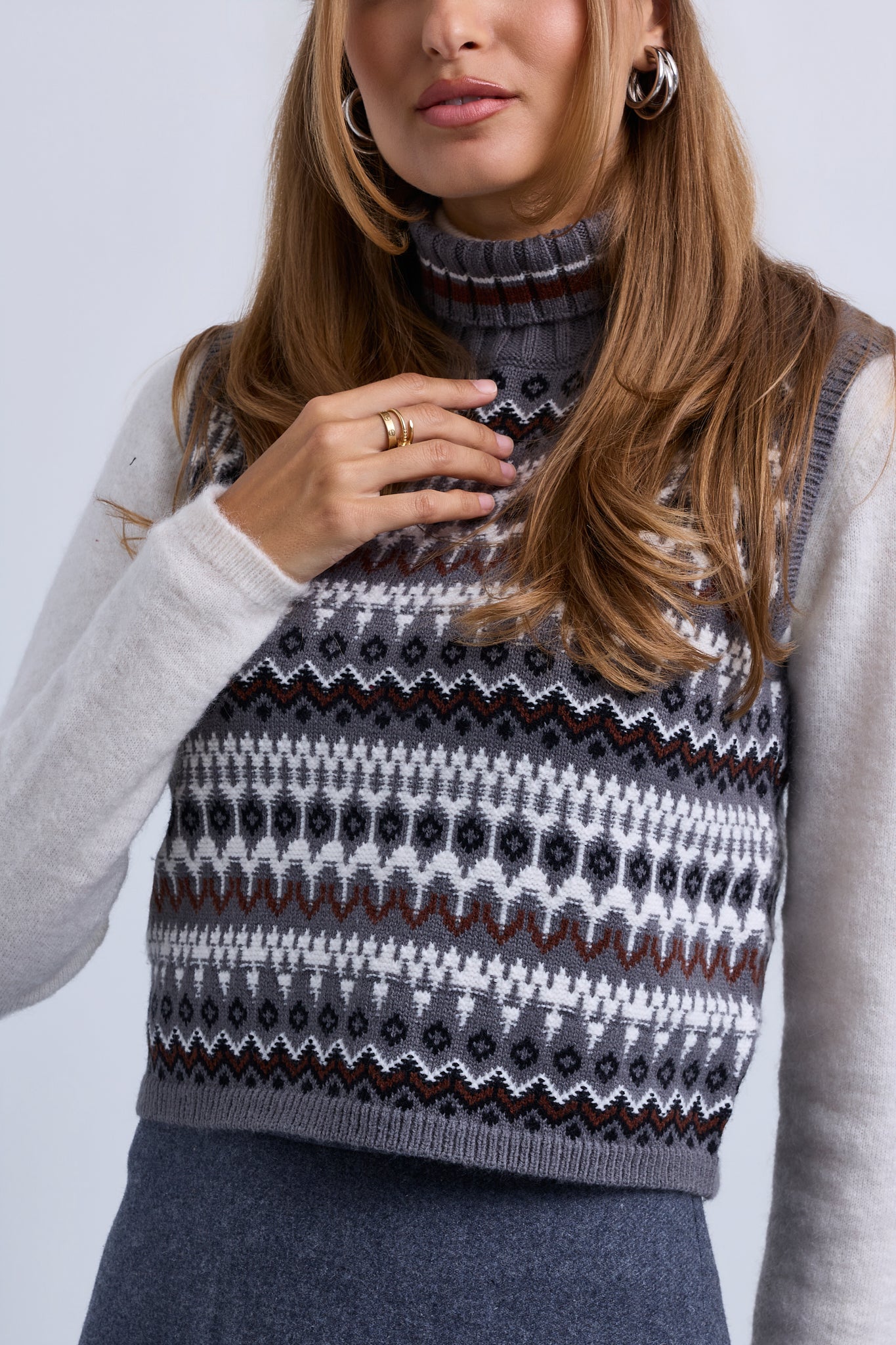 Patterned Knit Sleeveless Roll Neck Top
