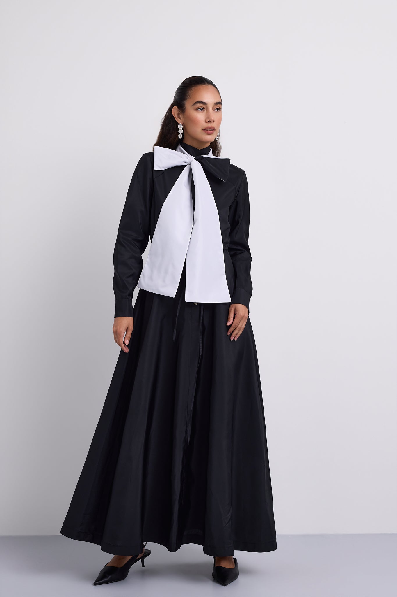Elegant Gown with Large Neck Bow Detail