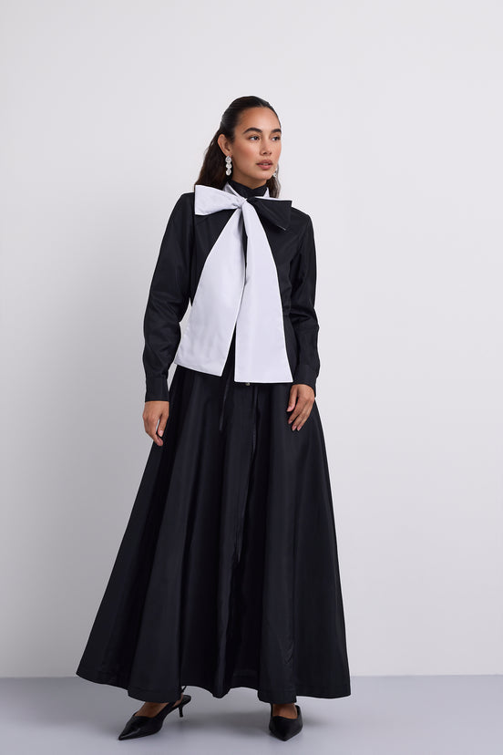 Elegant Gown with Large Neck Bow Detail