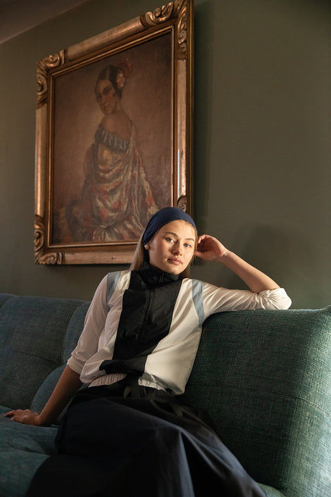 Sleeveless Zip Up Vest with Embossed Tea Logo