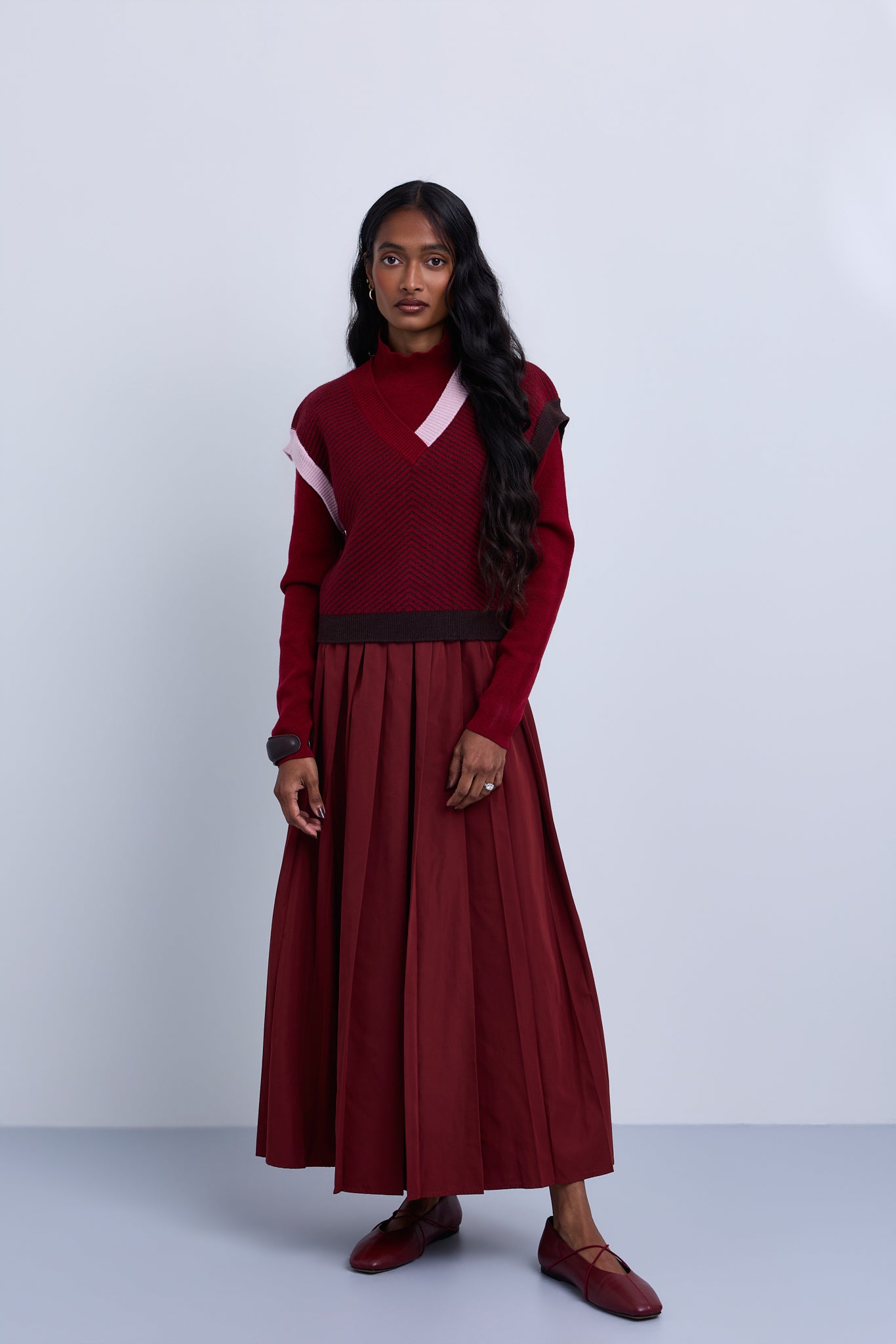 Pleated skirt with contrast waistband