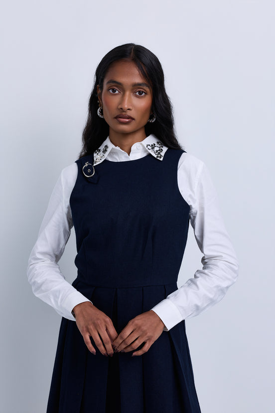 Detailed collar white button down shirt