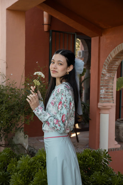 Tailored A-line midi skirt with sharp contrast piping for a neat, polished look for teen girls. Light Blue, sizes XXS–L. Tea by Noir SS26 at Noir Noir.