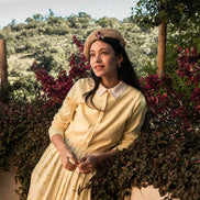 Sweet sleeveless pleated skirt dress with a white fold-down collar. Playful and refined for teen girls. Yellow Print, sizes XXS–L. Tea by Noir SS26 at.